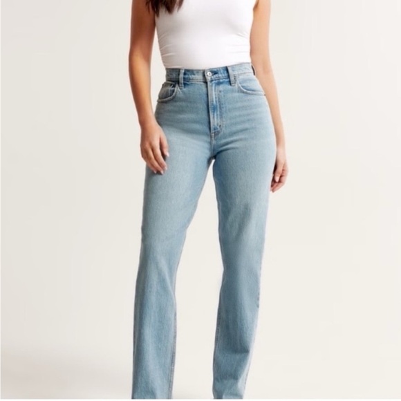 Abercrombie & Fitch Curve Love Ultra High Rise 90’s Straight Jean